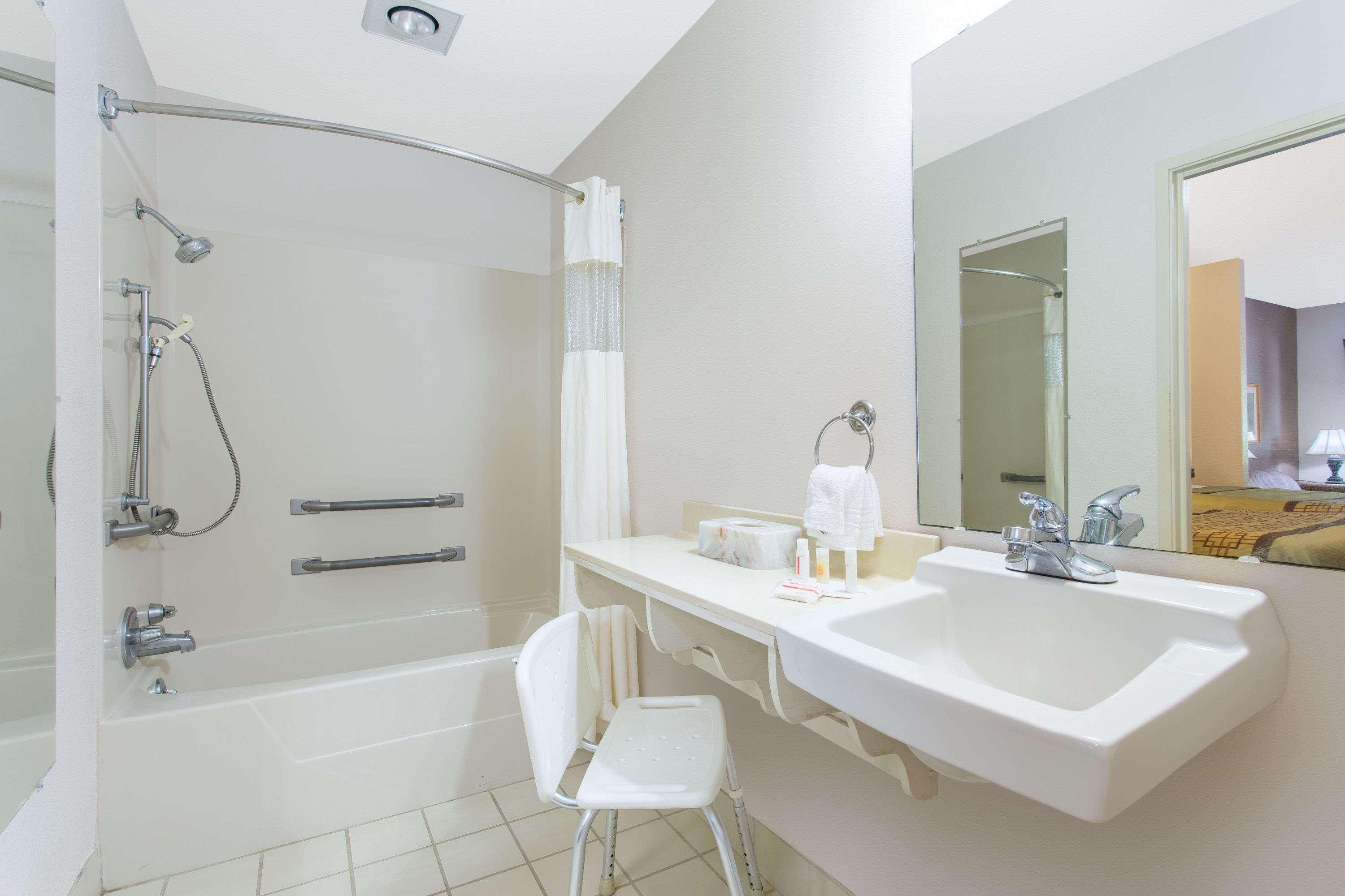 Days Inn By Wyndham Lexington Bagian luar foto