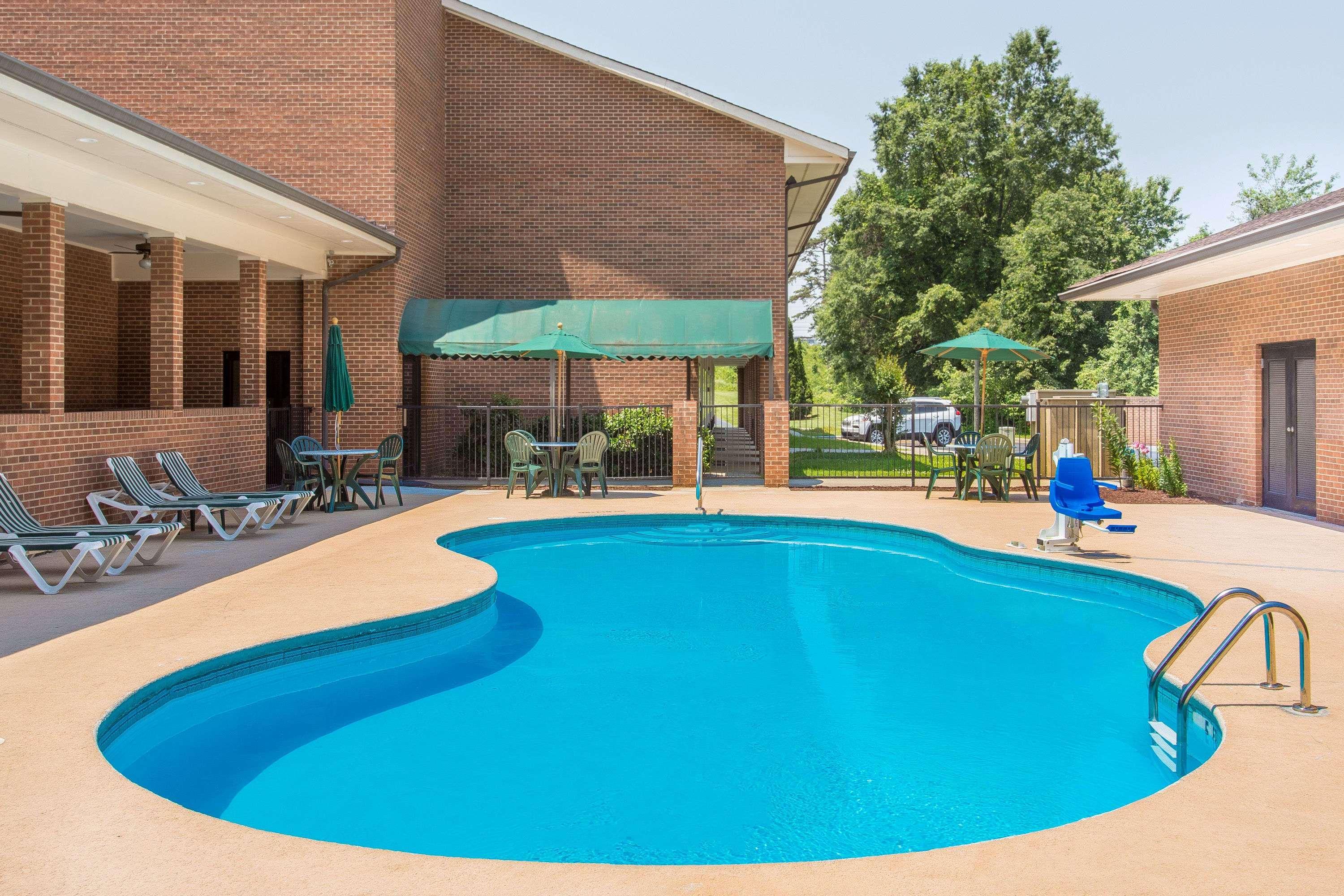 Days Inn By Wyndham Lexington Bagian luar foto