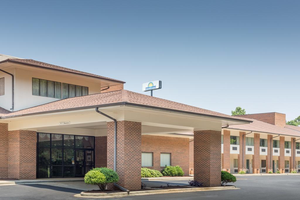 Days Inn By Wyndham Lexington Bagian luar foto