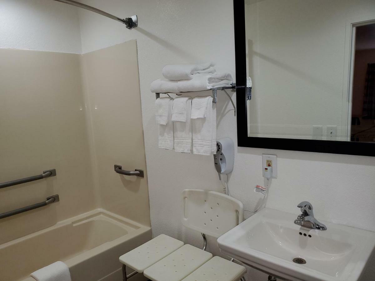Days Inn By Wyndham Lexington Bagian luar foto